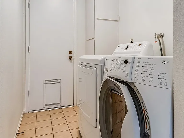 2504 Sidonia Ave — Photo 13