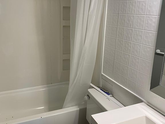 3rd image of 599 Shelby Ave