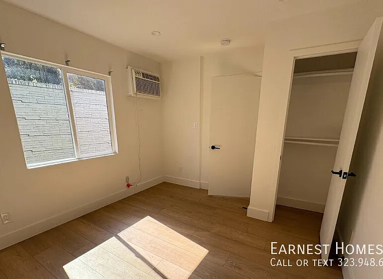 15242 Morrison St — Photo 34