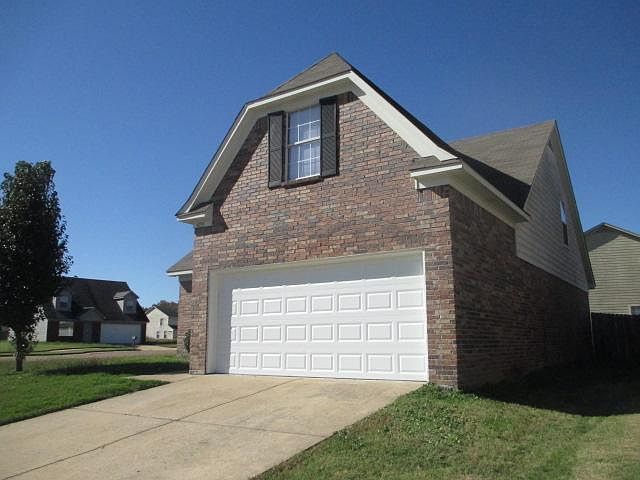 2nd image of 4731 Royal View Dr