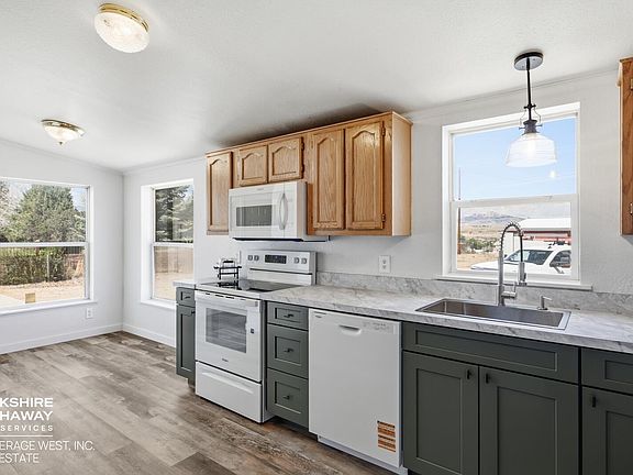 4th image of 2707 E Avenue
