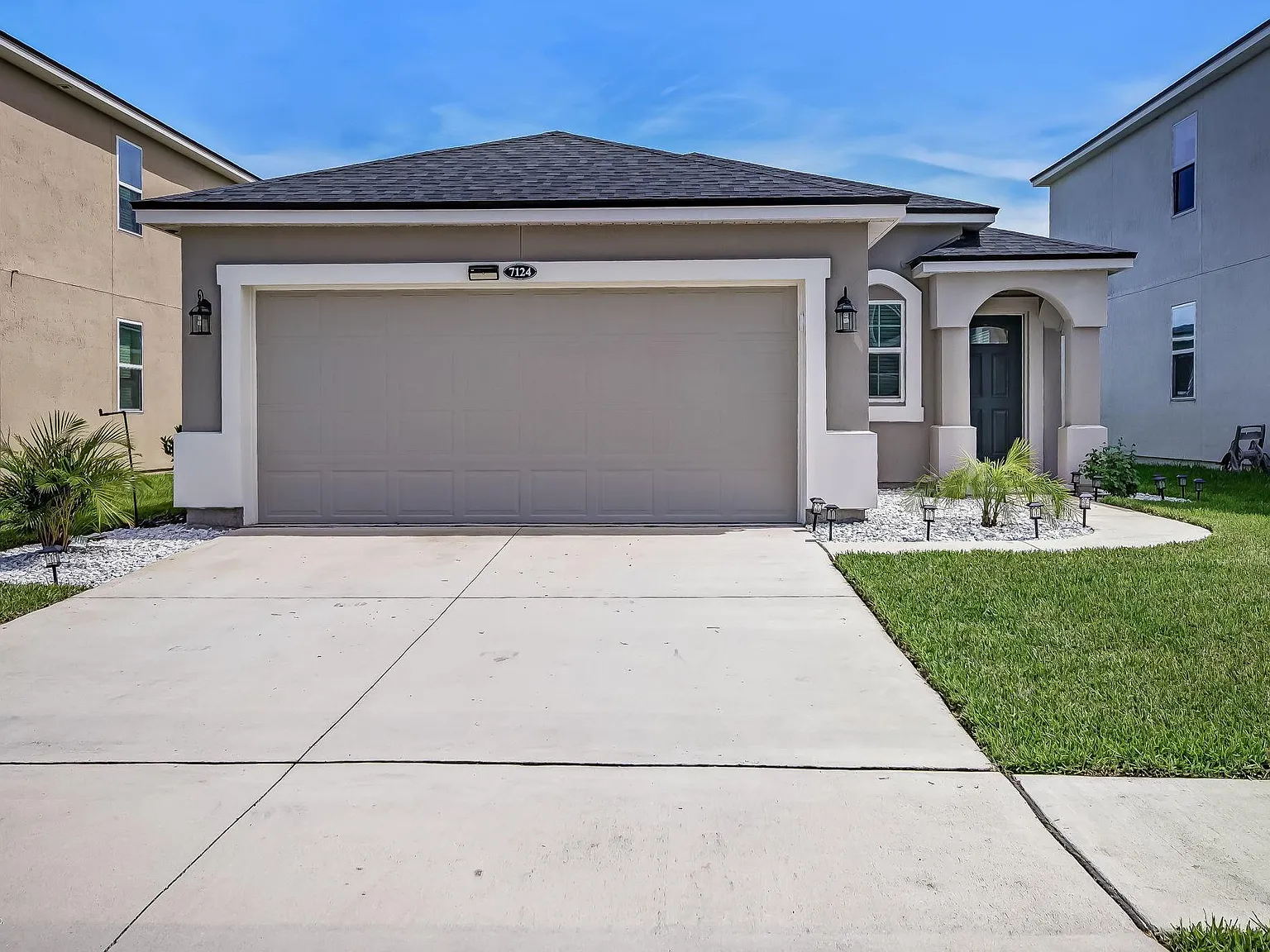 3 bed, 1289 sqft, $2,450 — Photo 2