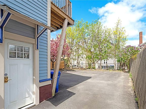 4th image of 107 Ring St