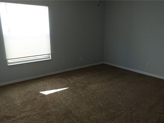 5th image of 1072 Park Central Cir