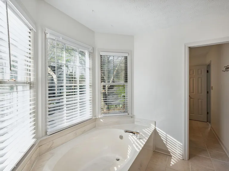 401 Defoors Lndg NW — Photo 16