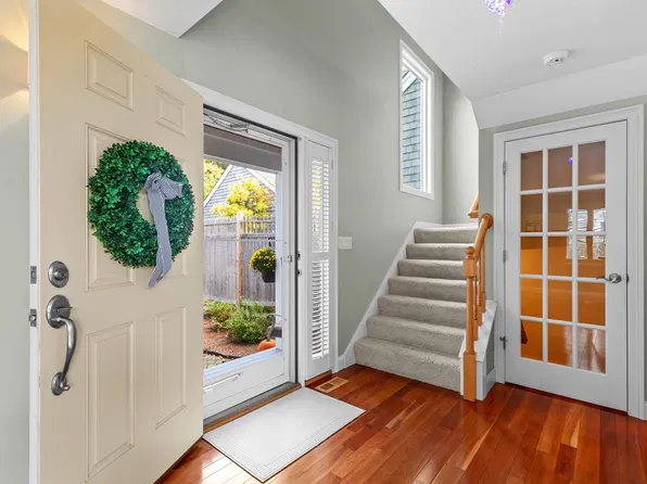 12 Kates Gln, Plymouth, MA 02360