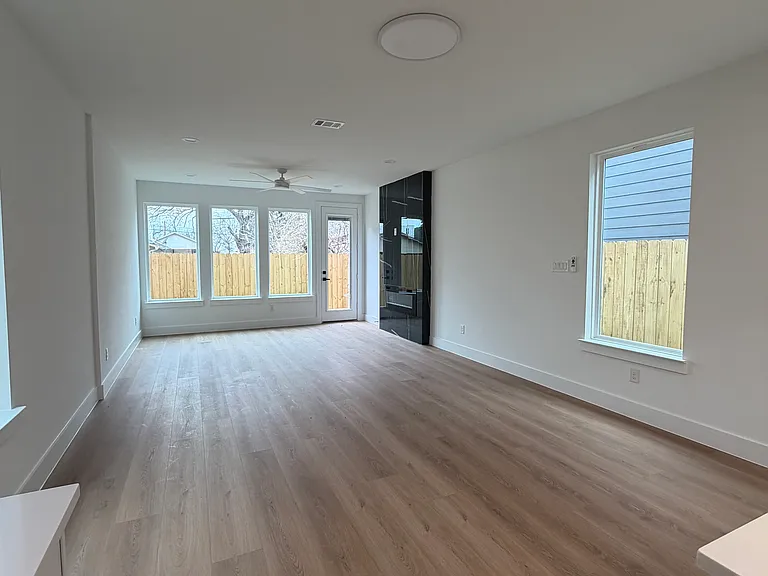 2521 Bethurum Ave — Photo 11