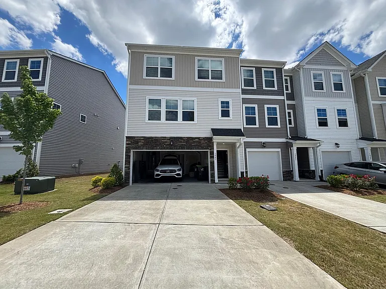 1045 Shoreside Dr — Photo 2