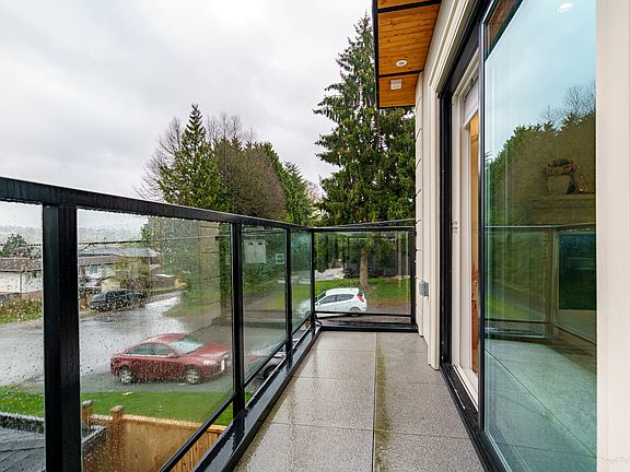 5th image of 3087 Royal Oak Ave