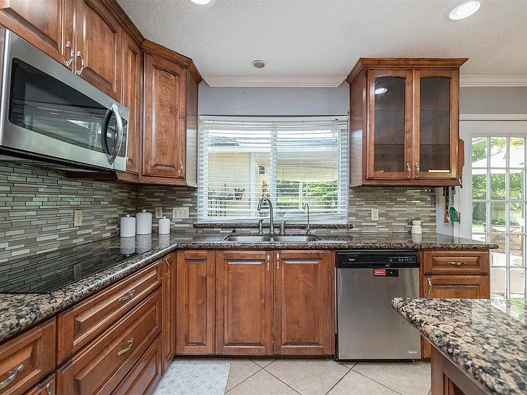 8102 Tall Firs Ln — Photo 17