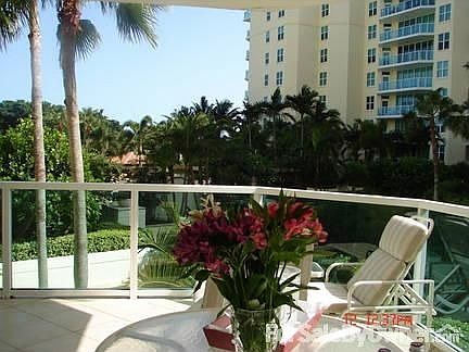 Beautiful View : Peaceful and pleasant place to relax, read, or entertain.