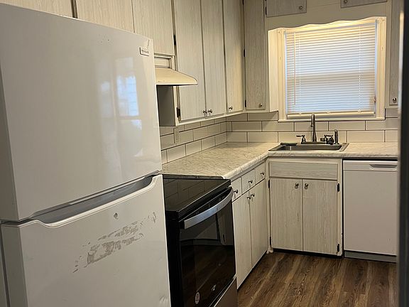 Fridge, range and dishwasher provided and serviced by lessor