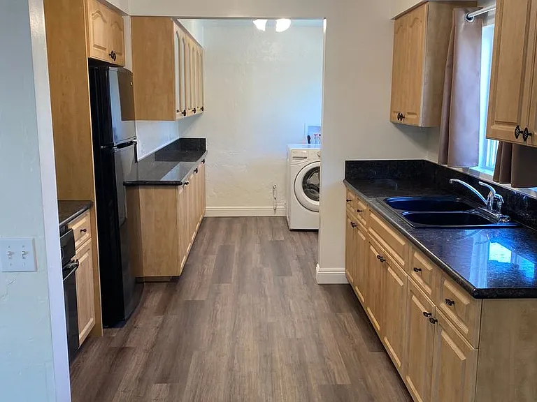 451 N Martin St — Photo 12