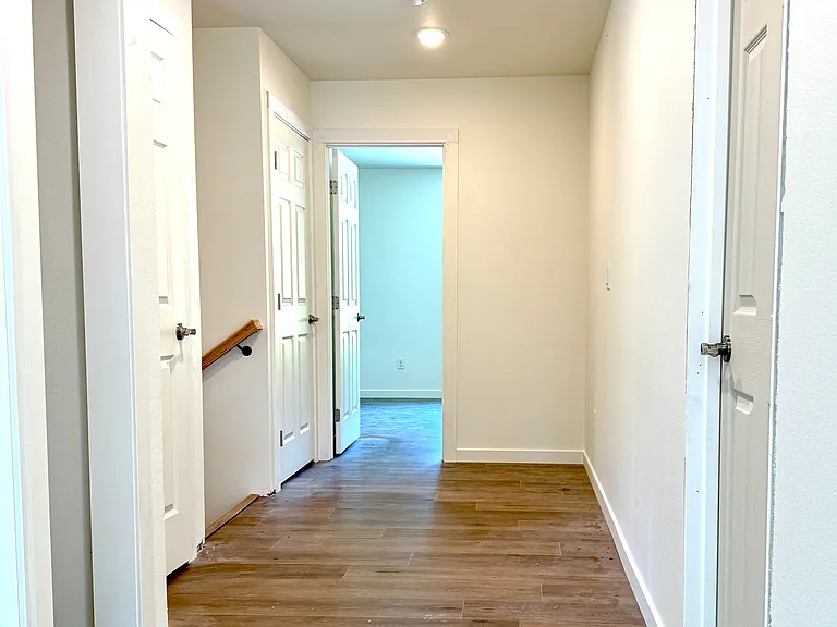 111 SW Canyon Rd #2 — Photo 8