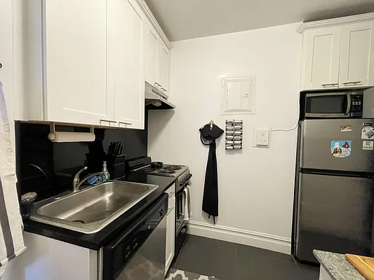 Rented by Rita S Citrin, LREB | media 17