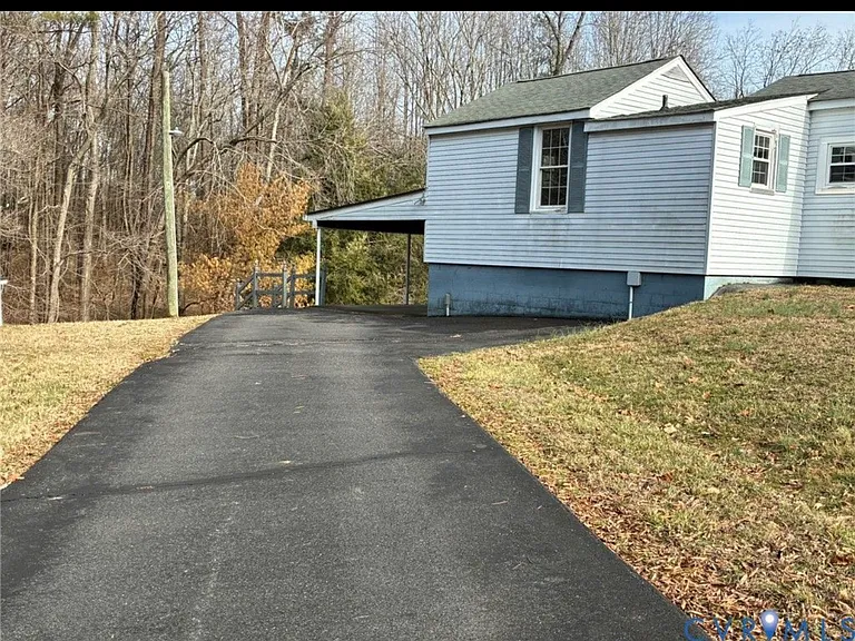 12021 Greenwood Rd — Photo 2