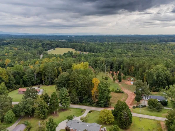 621 Rock Crusher Rd, Walhalla, SC 29691