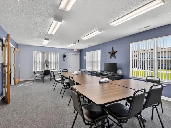 Lake Towne Senior, 4975 Lake Towne Dr #4933L, Walbridge, OH 43465