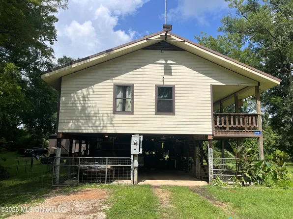 108 Parkside Dr, Picayune, MS 39466