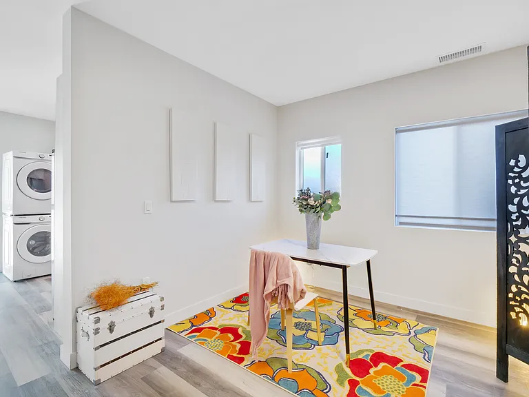 1280 W 37th Pl #B2B3 — Photo 8