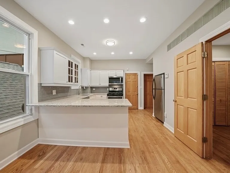 1548 N Honore St — Photo 3