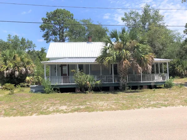 112 E Meridian Ave, Carrabelle, FL 32322
