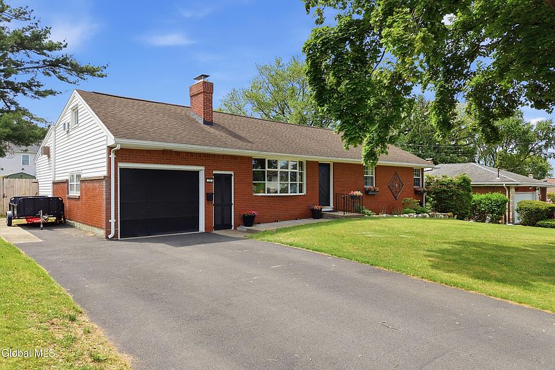3rd image of 11 James Drive