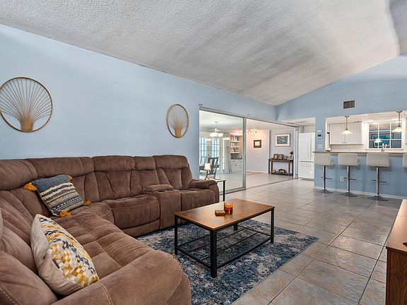 5th image of 2560 50th Avenue