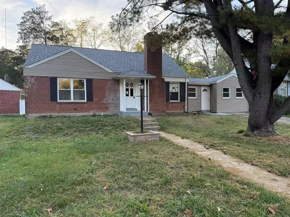 7066 Deerpath Dr, Saint Louis, MO 63123