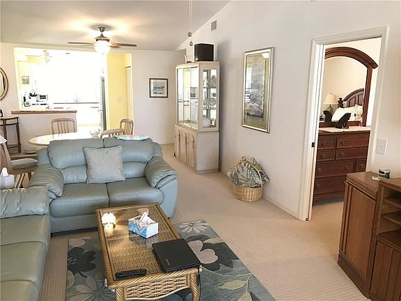 5th image of 830 Lake Orchid Cir Unit 830-204