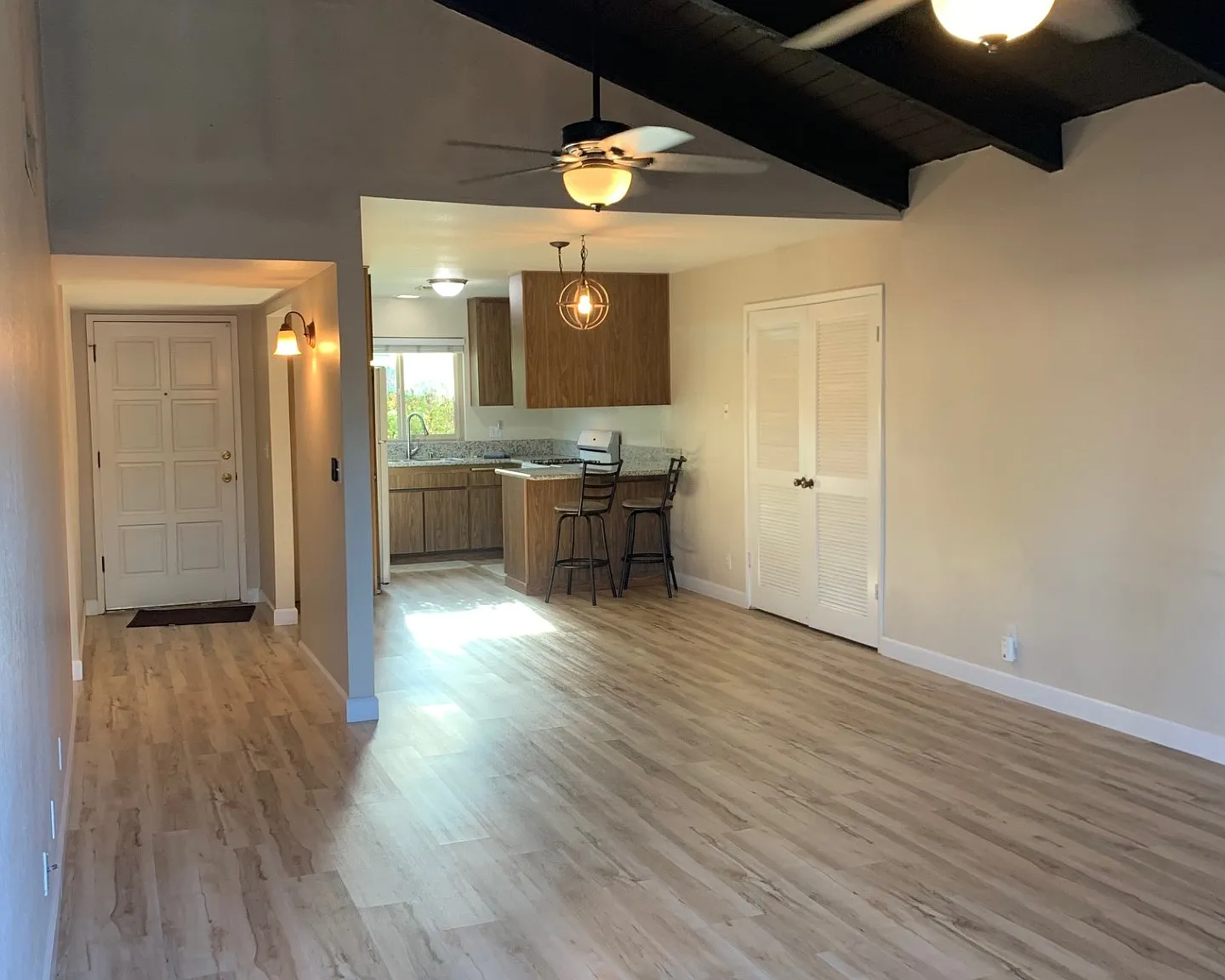 2 bed, 1111 sqft, $1,900 — Photo 4