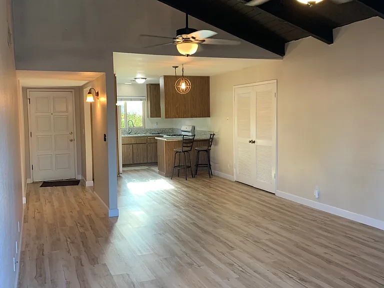 6338 N Maroa Ave — Photo 4