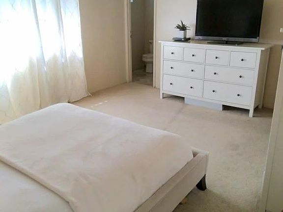 4th image of 1103 Cypress Ave