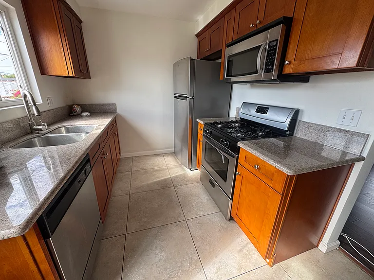 5401 W Olympic Blvd #3 — Photo 16