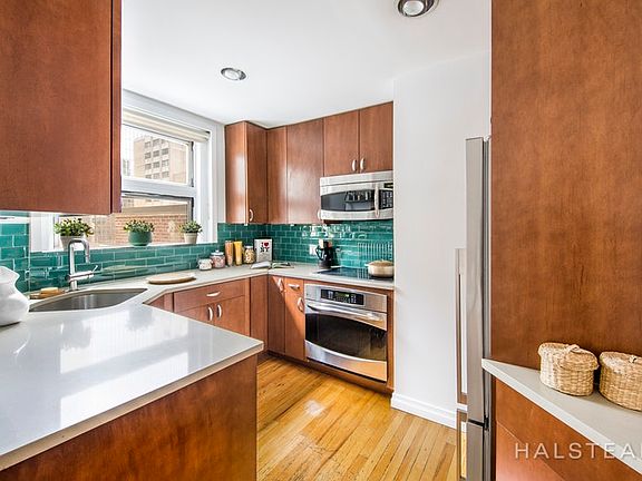 3rd image of 321 W 55th St APT 83