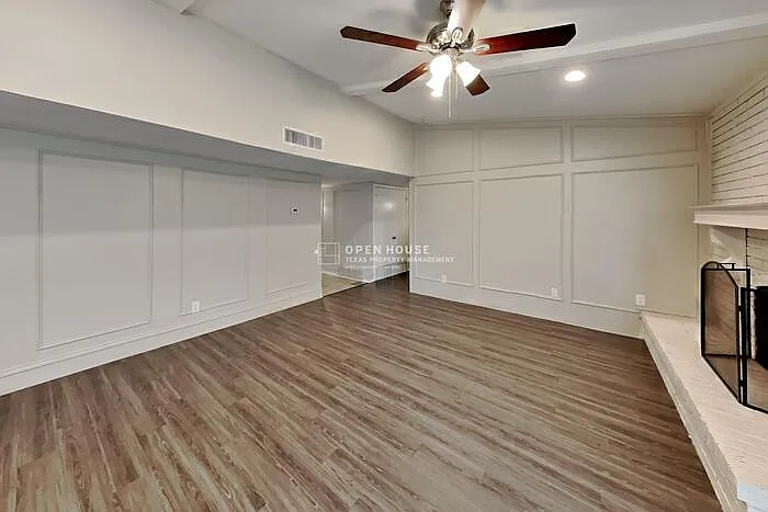 3 bed, 2.0 bath, 1828 sqft, $2,395 — Photo 4