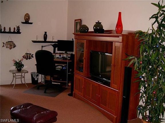 4th image of 1504 SW 50th St APT 304