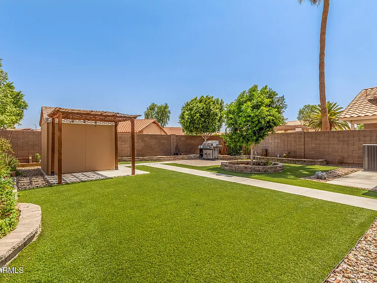 12545 W Cambridge Ave — Photo 29