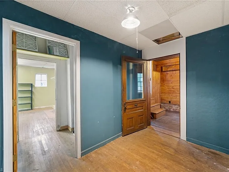 2083 Elizabeth Ave — Photo 26