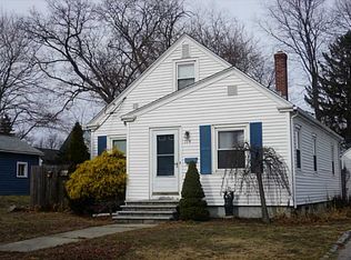 114 Welfare Ave, Cranston, RI 02910