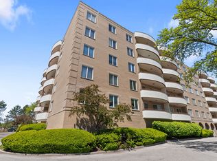 6400 N Cicero Ave APT 212, Lincolnwood, IL 60712
