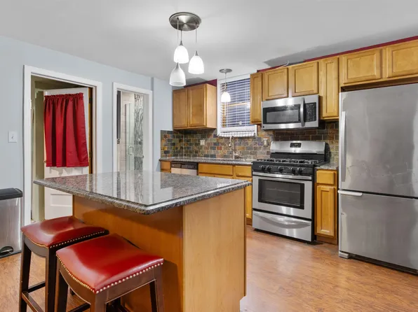 10 W 15th St, Bayonne, NJ 07002