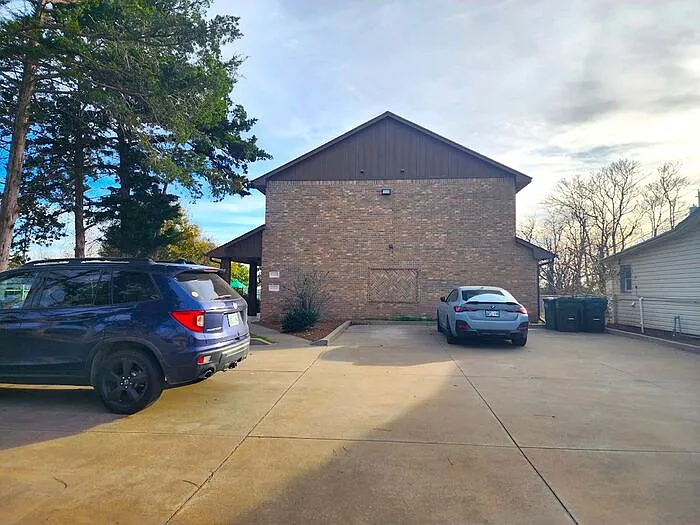 1120 E Campbell St — Photo 38