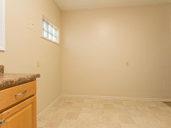 4th image of 414 W Leroux St