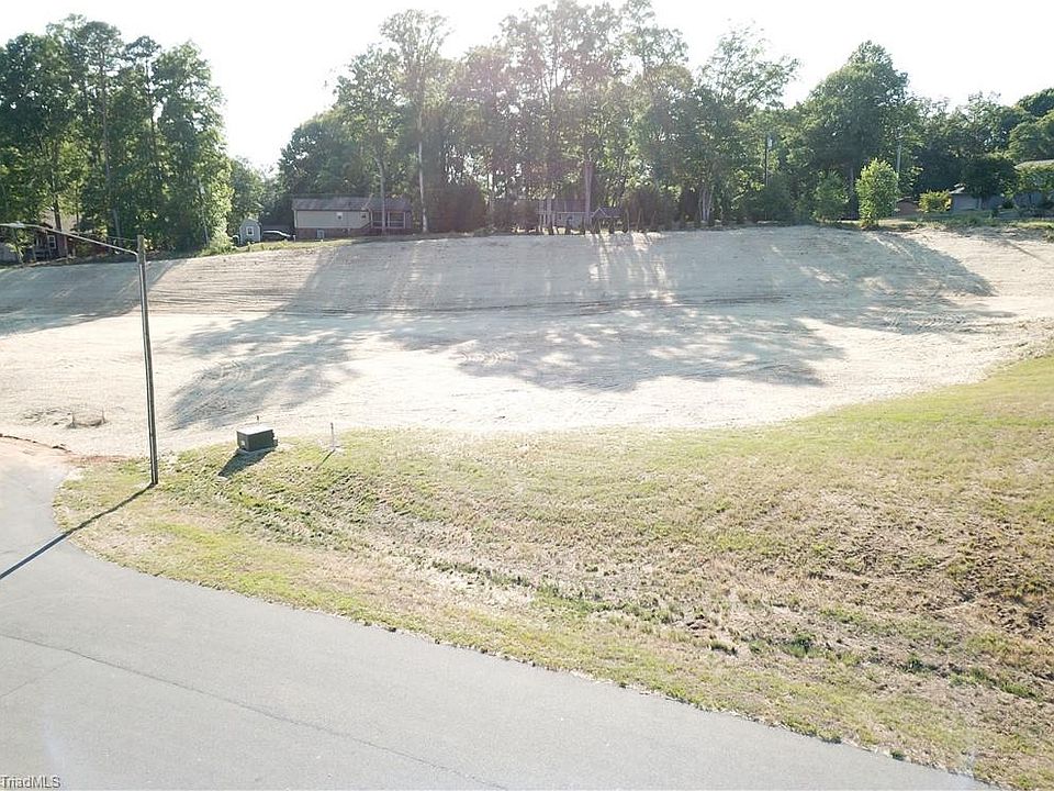 2nd image of 206 Flagstone Dr Lot 10