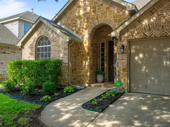 6836 Landing Dr, Grand Prairie, TX 75054