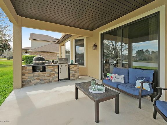 4th image of 839 W American Eagle Dr