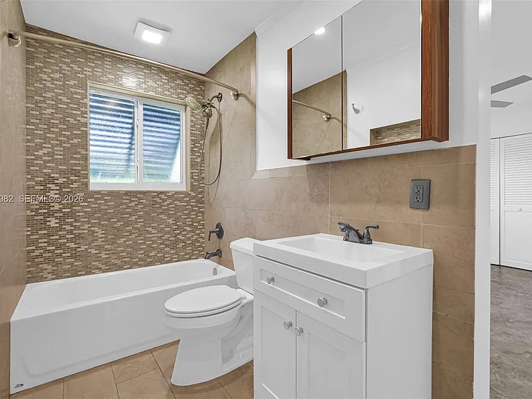7700 SW 139th Ter — Photo 15