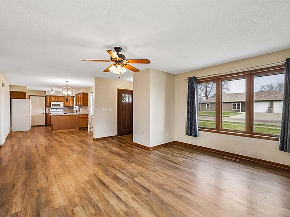 3rd image of 307 S Columbus St