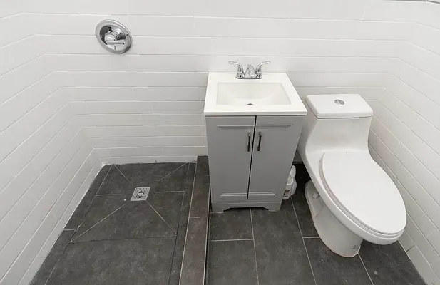 Rented by RealTegrity NY LLC | media 96